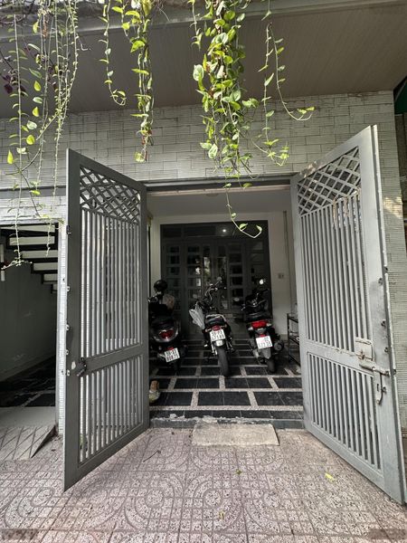 Cho thuê mặt bằng kinh doanh / văn phòng vị trí đẹp gần nhà ga t3