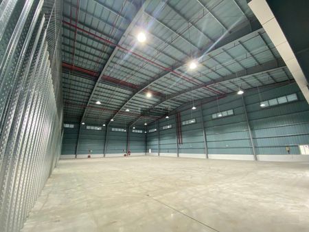 Cho thuê kho xưởng cổ Linh Long Biên. DT 1500m2, MT 35m, có điện 3 fa, Pccc vách tường 0989031677