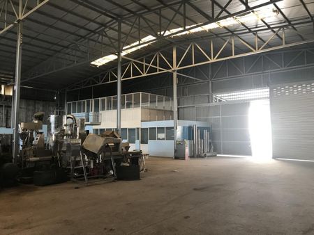 Cho thuê 2 nhà xưởng khách nội thất hết hạn HĐ 1600m2 giá 60tr và 1800m2 giá 65tr xe cont đậu