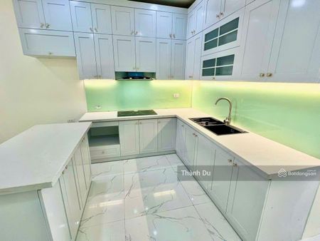 Cho thuê nhà nguyên căn phố ngô gia tự long biên, gần ô tô vănphòng, cty, ở....52 m2 giá 8tr/th