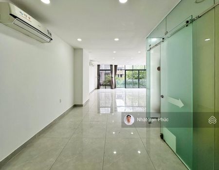 Tòa nhà văn phòng - cho thuê tầng 2 - 7x12m sàn, có thang máy, hầm xe chỉ 11 tr/th - KĐT Vạn Phúc