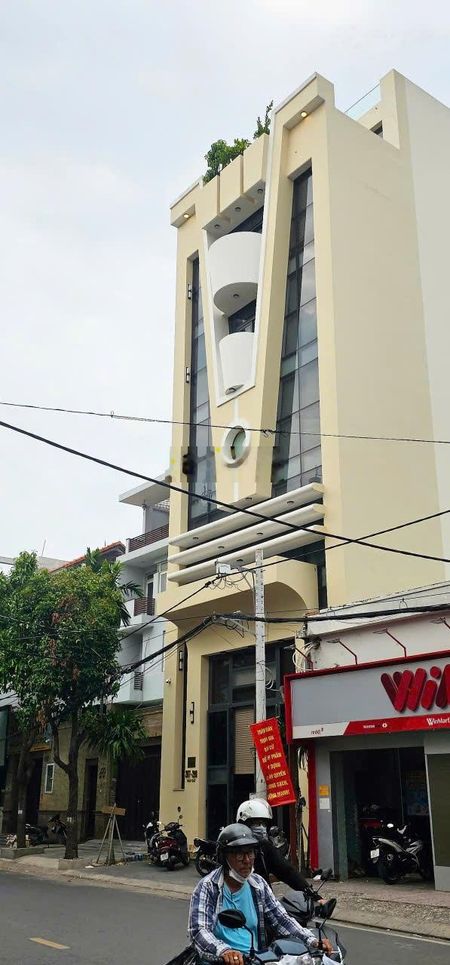 [CHÍNH CHỦ] cho thuê Tòa nhà VS mặt tiền đường Bàu Cát, 1 trệt 3 lầu, 8x30m