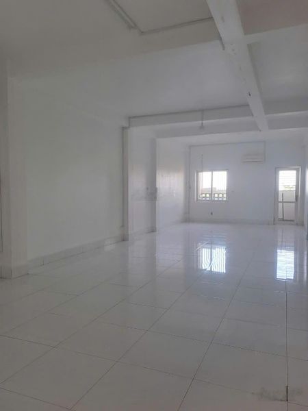 Nhà cho thuê nguyên căn trống suốt làm vp, cty