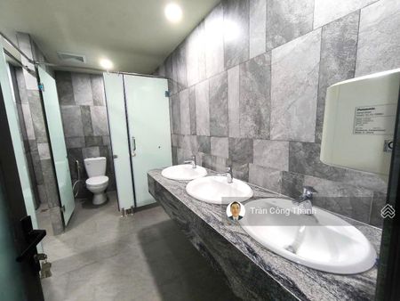 Văn phòng 32m2, giá 9 triệu/tháng full nội thất, miễn phí (điện, xe máy, wifi, phòng họp)