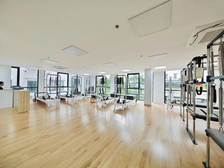 Bóc tem sàn văn phòng đẹp keng mặt phố đống đa 110m giá chỉ 18tr lô góc 3 mặt thoáng