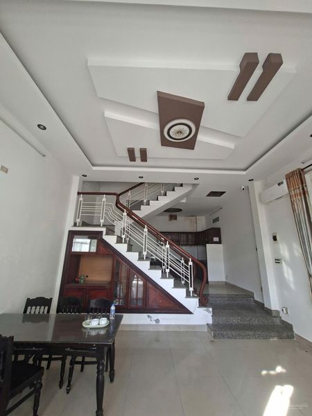 CHO THUÊ NHÀ ..3 TẦNG .. ĐUUONG 7M5 GẦN BIỂN Kv ơn trà ...vài bước chân ra biển DT SD 200m2 3 FONG
