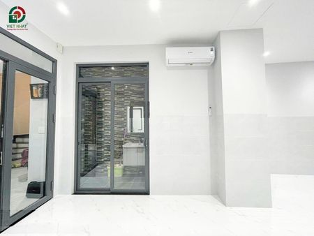 Cho thuê mặt bằng tầng trệt góc 2 mặt tiền tiện cho việc mở văn phòng, tiệm nail, spa....
