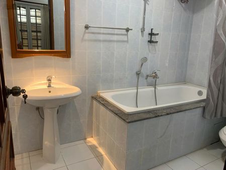 Cho nhà 4 tầng sân vườn diện tích 250m2 mặt tiền 10m khu phố đường tây hồ- hà nội : 0972853966
