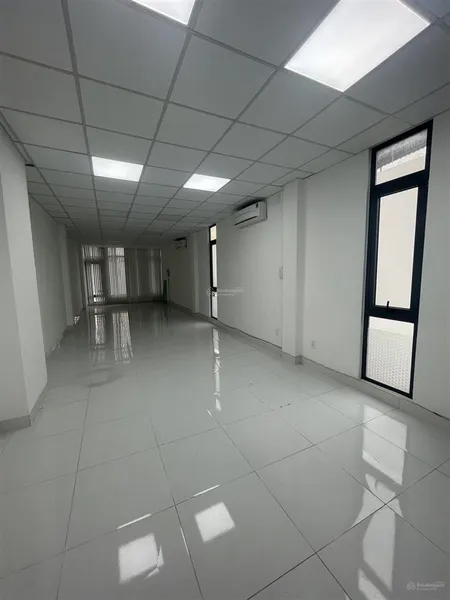 Văn phòng 70m2 trống suốt sát khu phú mỹ hưng sẵn máy lạnh, thang máy, hình thật