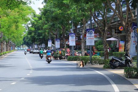 Văn phòng 65m2 ở Vạn Phúc, xuất được VAT, PCCC, hầm xe có bảo vệ, có thang máy máy lạnh. Giá 10 tr