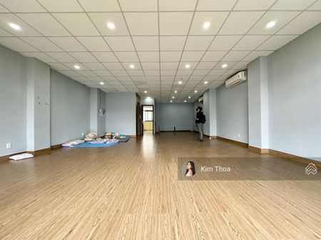 Văn phòng Vạn Phúc 85m2, đường lớn 35m, sàn trống, có thang máy máy lạnh, vào ngay. Giá rẻ 9,5 tr