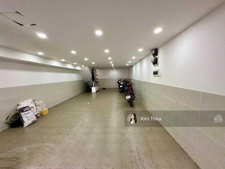 Tầng trệt 5x23m (~60m2) Vạn Phúc, sàn trống suốt, có máy lạnh hầm xe, lối đi riêng biệt. Giá 12 tr