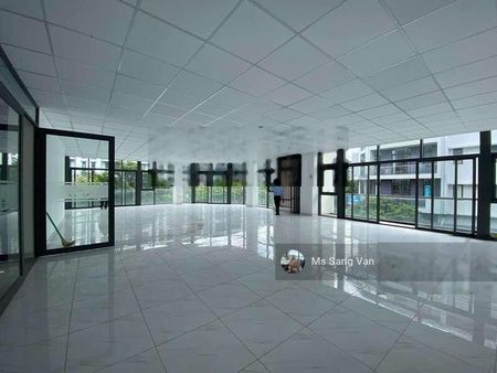Căn góc tầng 3 (160m²) Nguyễn Thị Nhung ở Vạn Phúc. Sàn trống, thang máy, vị trí đẹp. Giá 25tr/th