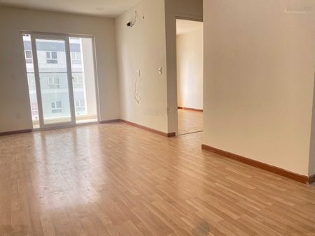 Chính chủ cho thuê Diamond Riverside 86m2 3PN 2WC nhà trống có rèm nhà mới 10tr/tháng 0901400424