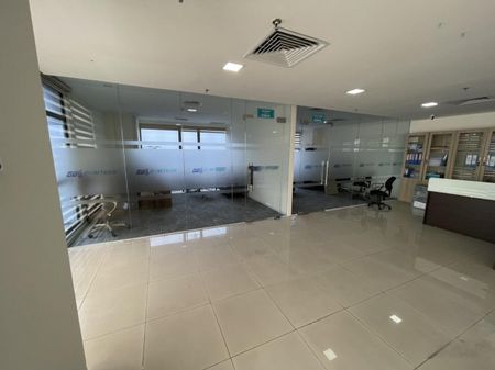 Cho thuê văn phòng phố Lạc Long Quân, Tây Hồ DT: 90m2, 150m2,200m2,400m2,900m2 giá 100nghìn/m2/th