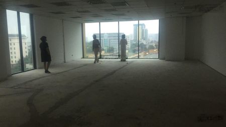 Cho thuê vp tòa nhà 18 Nguyễn Chí Thanh, Đống Đa 90m2, 130m2, 250m2, 500m2, giá 130 nghìn/m2/th