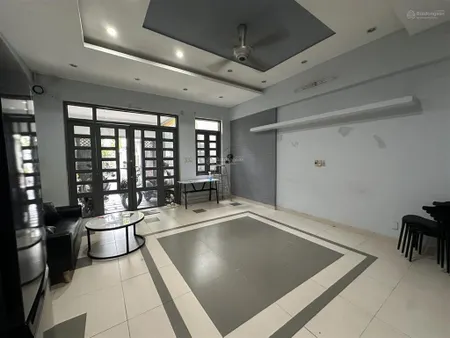 Cho thuê mặt bằng kinh doanh / văn phòng vị trí đẹp gần nhà ga t3