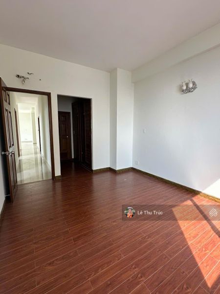 Cho thuê căn hộ Belleza. DT 100m, 3 PN, 2 WC, nhà trống, view sông. Giá thuê 10 triệu/tháng