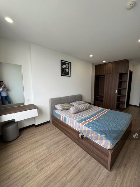Chính chủ cho thuê căn 2PN 80m2 rẻ nhất C-SkyView full nội thất như hình. LH xem nhà: 0933945836