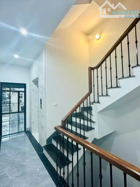 Cho thuê nhà nguyên căn 5 tầng thang máy, KĐT Sài Đồng - 126m², mặt tiền 6m - 30 triệu/thá