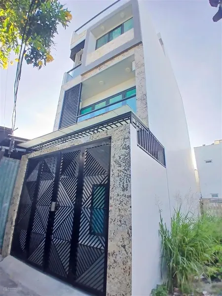 Nhà gần trần phú, nha trang 3 tầng 1 tum 4,3 tỷ có 3 căn hộ sẵn cho thuê