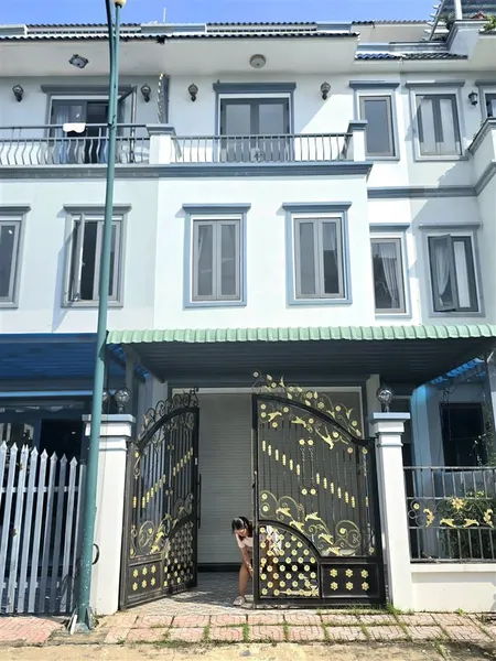 Cần bán gấp căn nhà đã hoàn công. ngay cổng vào. chủ ngộp hạ thêm giá để bán nhanh
