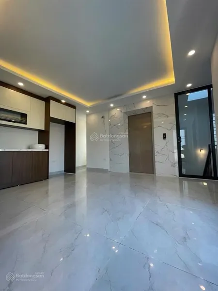 Bán nhà ngõ 42 sài đồng, dt 69m2, 5 tầng thang máy, mt 6m, 9.8 tỷ. nhà mới full nội thất, gần hồ.
