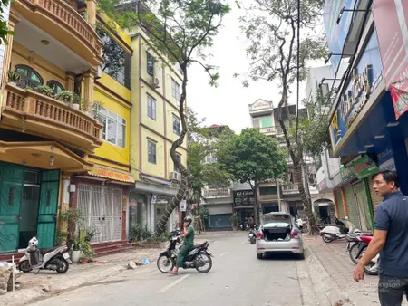 Mặt phố bế văn đàn phân lô ô tô tránh vỉa hè diện tích 51m . giá bán nhanh chỉ 13x tỷ