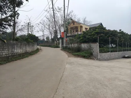 2,35 tỷ sở hữu lô góc 2 mặt tiền dt 300m2 có 150m thổ cư, cách tỉnh lộ chỉ 300m, đường 3 ô tô tránh