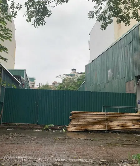 Bán gấp đất phố lê trọng tấn, dt 200m2, kinh doanh, 2 mặt tiền, không lỗi, vỉa hè rộng, chỉ 71,5 ty