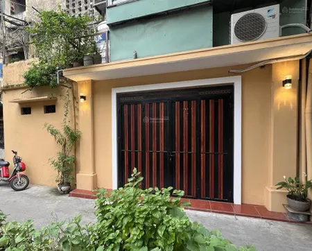 Chính chủ bán tt 8/3 giá 4,5 tỷ tầng 1 quỳnh mai 70m2 kd, đủ đồ ở luôn