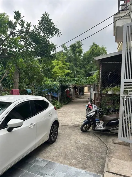 Bán nhà 3 tầng trung tâm đông mỹ , oto đỗ.