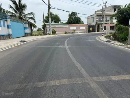 Bán lô đất mt đường nhựa 12m ngang 8m, thổ cư 81m2. bà điểm hocmon, 3,59tỷ tl