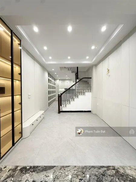 Bán nhà vĩnh hưng 5 tầng xây mới 7 ngủ, ở hoặc cho thuê, ngõ thông tứ tung, dt 34m2 giá 7.48 tỷ