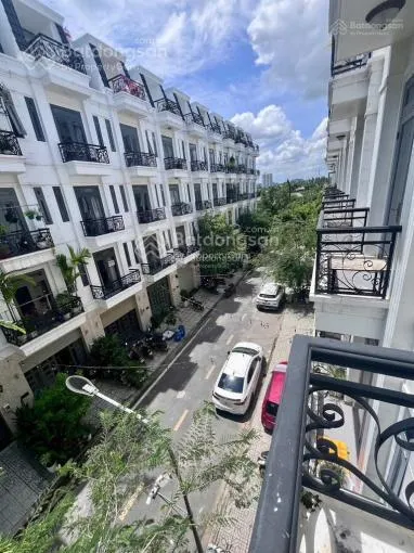 Cần bán nhà phố liền kề, cách sông sài gòn 50m, đang có dự án làm bờ kè ven sông.