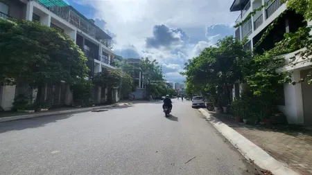 Bán nhà phân lô khu đô thị ao sào full nội thất diện tích 63m ở ngay giá bán 20.8 tỷ