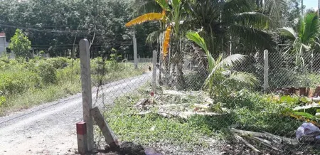 Kẹt tiền cho con đi học bán gấp miếng đất chính chủ có sổ hồng đầy đủ giá công khai 450 triệu.