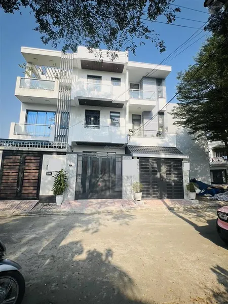 Nhà 4 tầng rộng gần trường học hxh 7m nguyễn duy trinh long phước, q9 giá 5,2 tỷ
