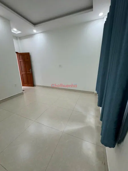 Cho thuê phòng trọ mới + gần chợ thủ đức +làng đại học