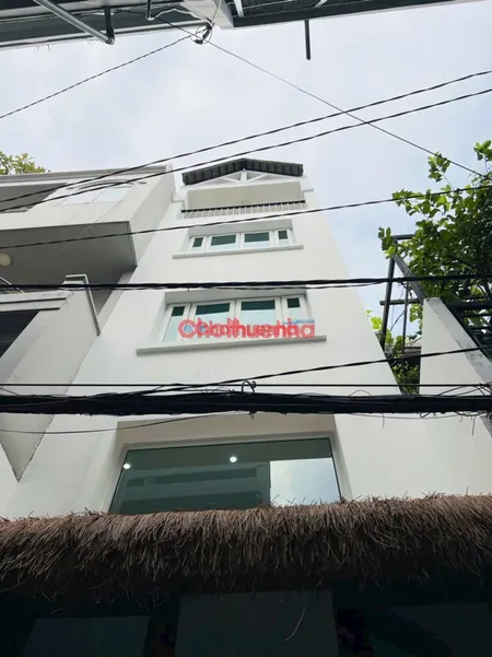 Cho thuê nhà nguyên căn đường Cách Mạng Tháng 8 - 4 phòng ngủ - nhà mới