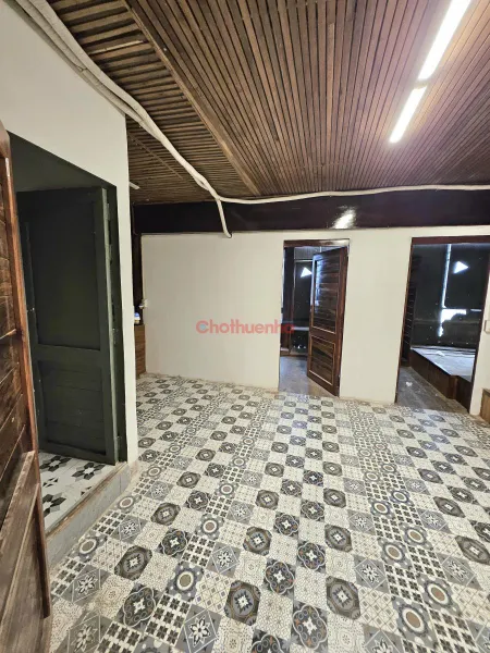 🏢 CHÍNH CHỦ CHOTHUÊ TÒA NHÀ –CHDV Vị trí: Hẻm Xe Hơi ngắn đường Điện Biên Phủ – P. Gia Định, cách Đa Kao 200m, cách ĐH hutech 300m Quy mô: 1 hầm – 8 sàn tổng 28 căn hộ 2 đến 3 phòng ngủ, tổng diện tích sàn: ~1.500 m²