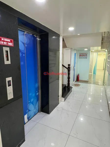 Cho thuê nhà mặt tiền kinh doanh đường 3/2, phường 11, quận 10. Nhà có sẵn PCCC, thang máy