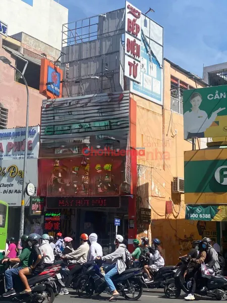 Cho thuê nhà mặt tiền đường Phan Đình Phùng. 3 lầu suốt. Có hầm để xe.