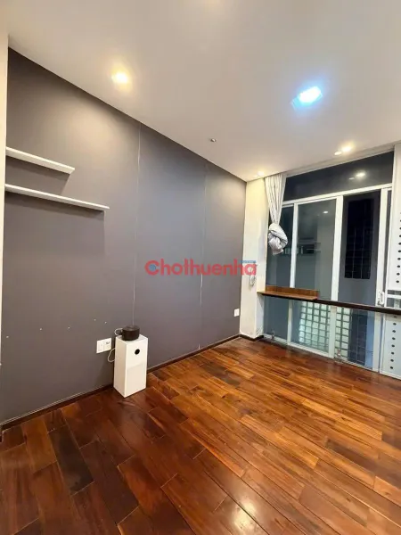 Cho thuê nhà nguyên căn đường Nguyễn Phi Khanh, Tân Định, Quận 1, 3x15m, 4 Tầng, 140m2