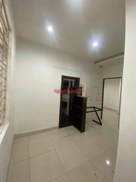 Cho thuê nhà mặt tiền Nguyễn Thái Bình, Phường 12, Tân Bình (Sàn VP),