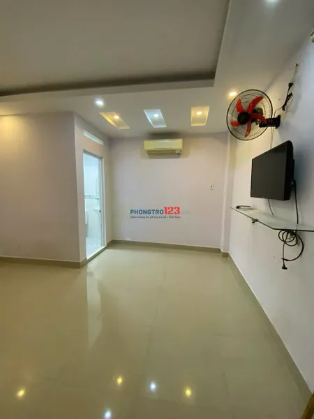 Cần tìm 1 nữ ở ghép trong phòng rộng 30m2 tại CMT8, quận 10
