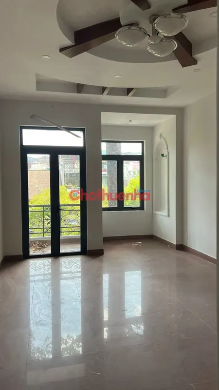 CHO THUÊ NHÀ MẶT TIỀN ĐƯỜNG HỒNG BÀNG QUẬN 5 - 6 TẦNG CÓ THANG MÁY
