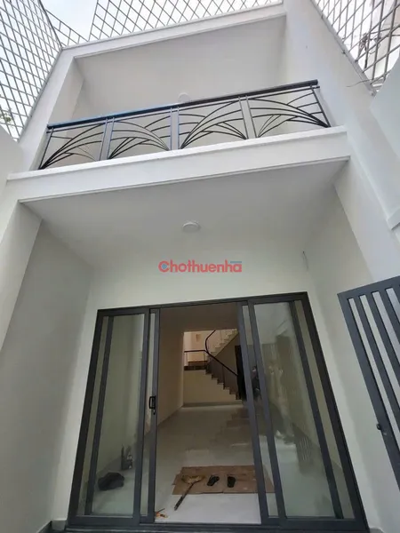 Cho thuê nhà nguyên căn mới sơn sửa - diện tích 4x20m - Quận 1