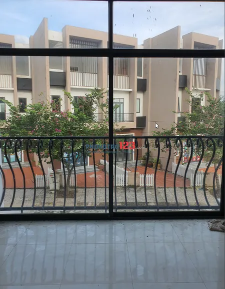 Cho thuê nhà mới nguyên căn, 162m2 1 trệt 2 lầu