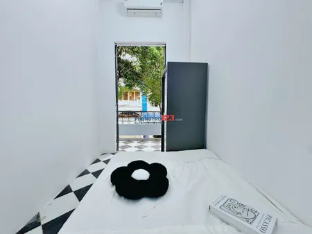 Căn hộ 2pn mới tinh - Full nội thất - có cửa sổ trời, ban công cực thoáng